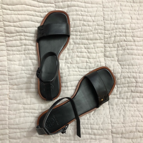 tory burch gabrielle flat